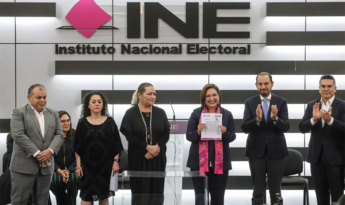 Xóchitl se registra ante el INE como candidata
