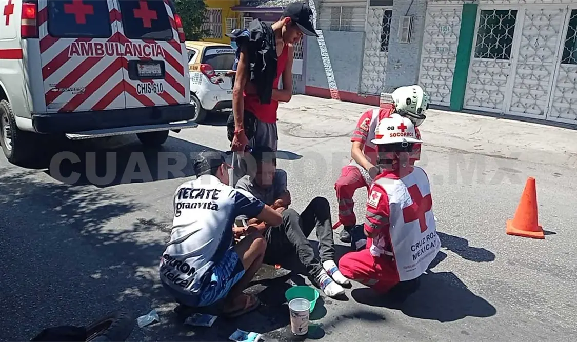 Motorrepartidor atropella a un peatón en barrio