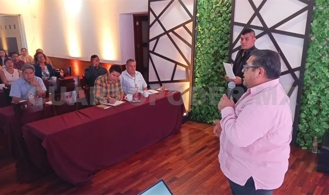 Realizan capacitación sobre actitud de servicio