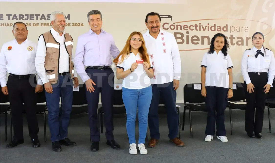 Entrega REC tarjetas SIM a estudiantes de Chiapas