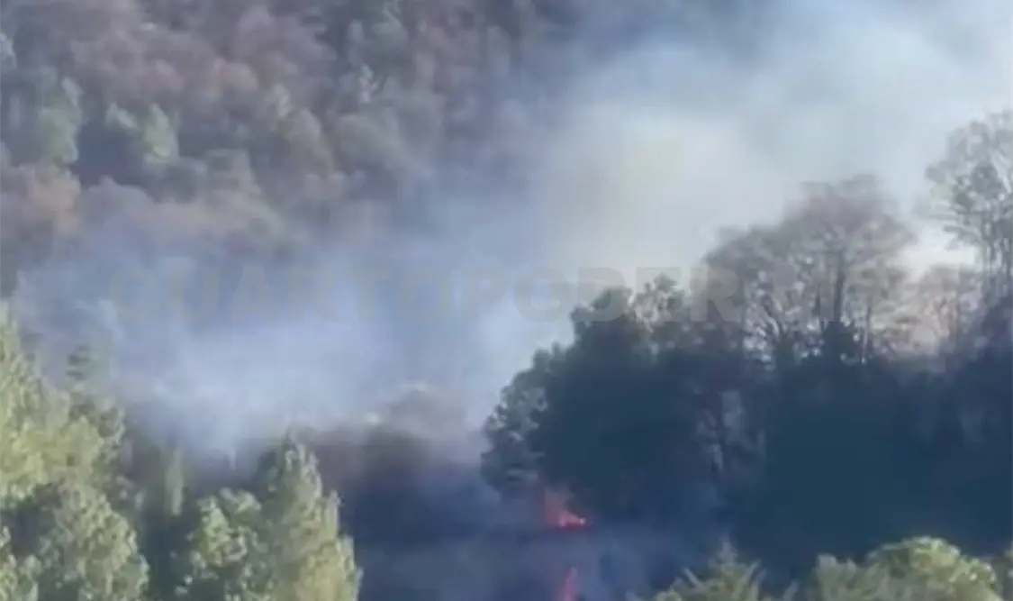 Sofocan incendio de pastizal y arbolado