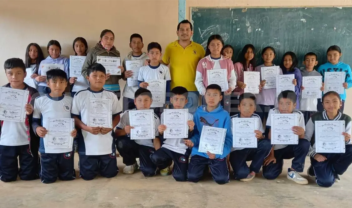Estudiantes de la Escuela Telesecundaria 466. CP