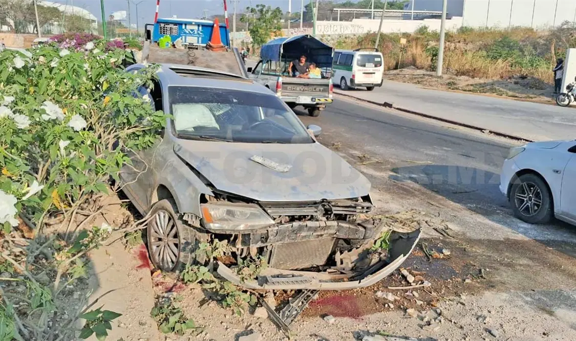 Destruye su Jetta al colisionar con las jardineras