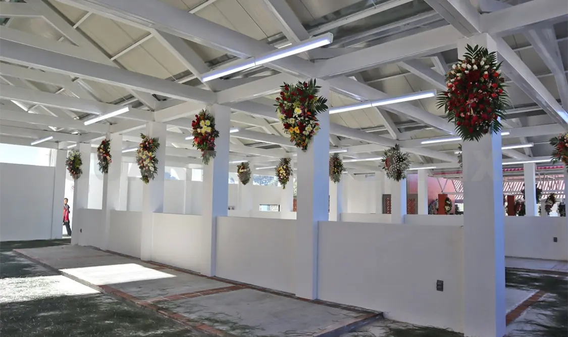 Construyen mercado de flores en Zinacantán