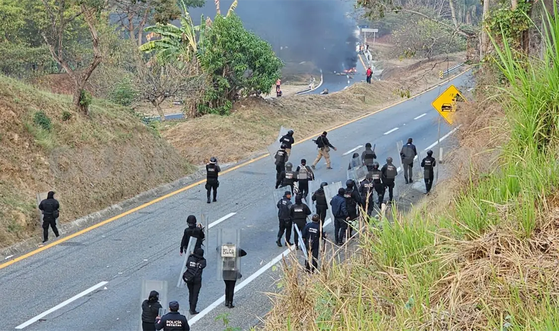 Restablecen libre tránsito en carretera Costera