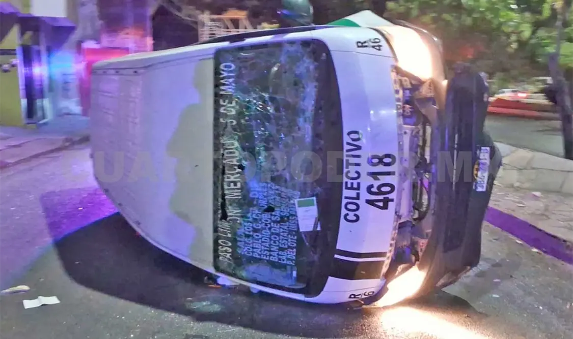 Todo parece indicar que la falta de precaución provocó que la Urvan de pasaje acabara con las llantas al aire. Ulises López / CP