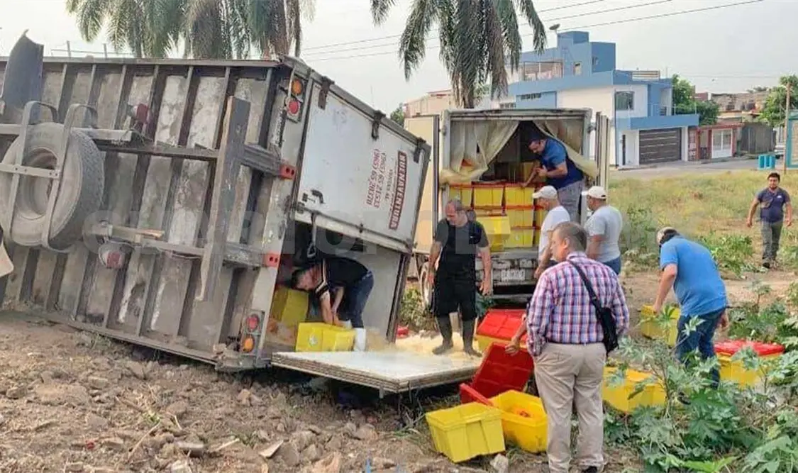Los hechos ocurrieron ayer sobre el libramiento Sur Poniente de Tapachula, donde tomaron cocimiento oficiales. Víctor Sánchez / CP