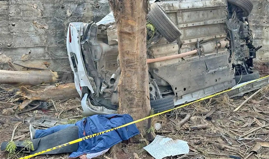 Eran pasadas las 8 de la mañana del sábado cuando se reportó el accidente carretero donde el chofer de un automóvil había fallecido. Ulises López / CP