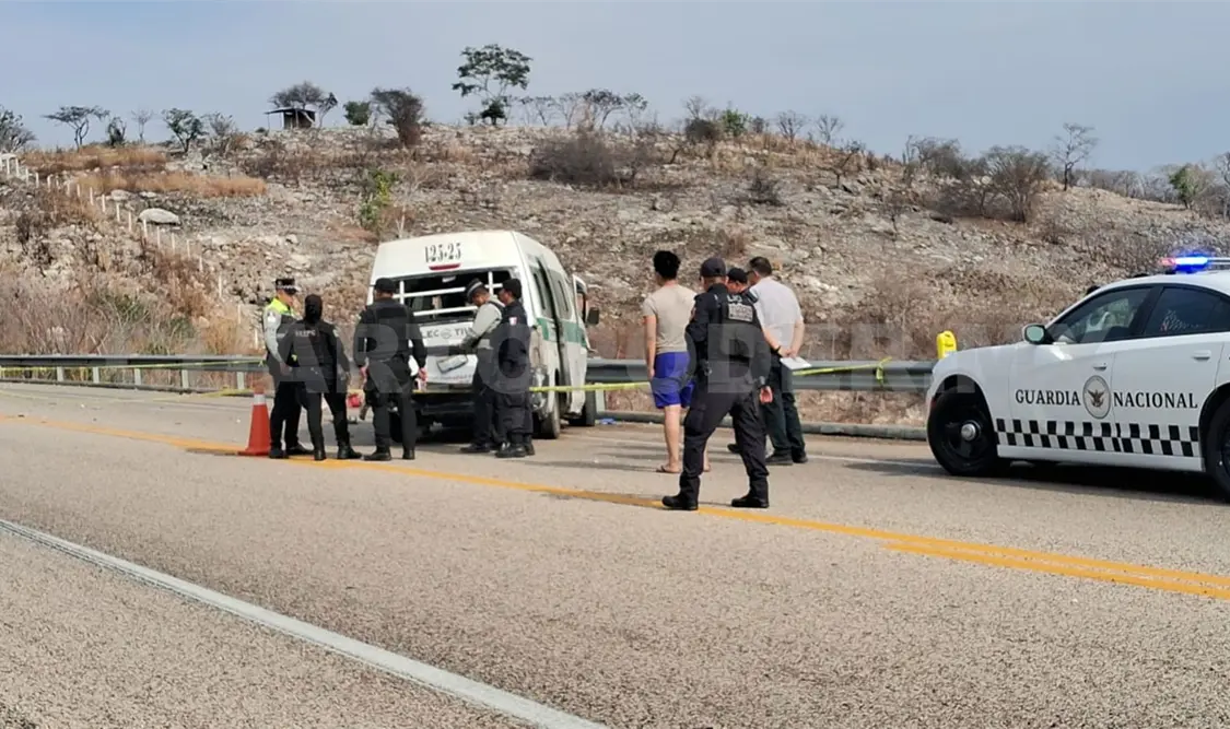 Muere colectivero al sufrir aparatoso accidente vial