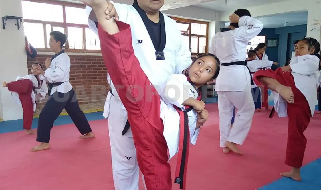 Realizan campamento de formas