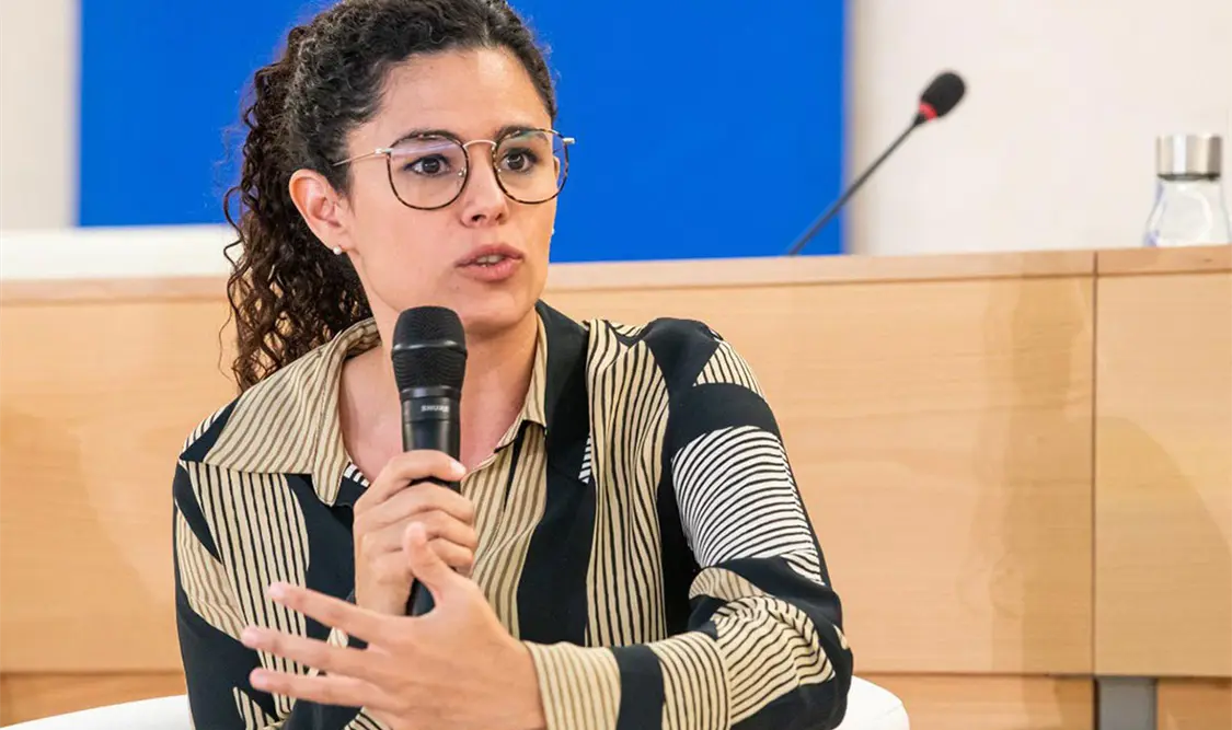El diálogo está: Luisa María Alcalde