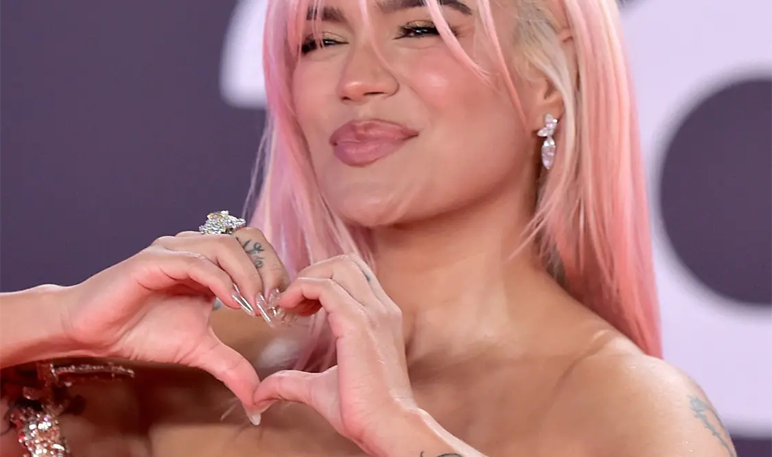 Karol G dijo que está comprometida