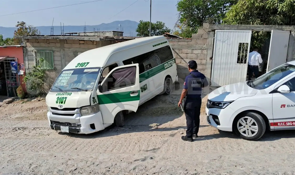 Se le apaga su colectivo y se estrella en una casa