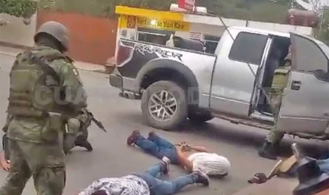 Los tripulantes de una pick-up fueron asegurados en un operativo. Genaro Sánchez / CP