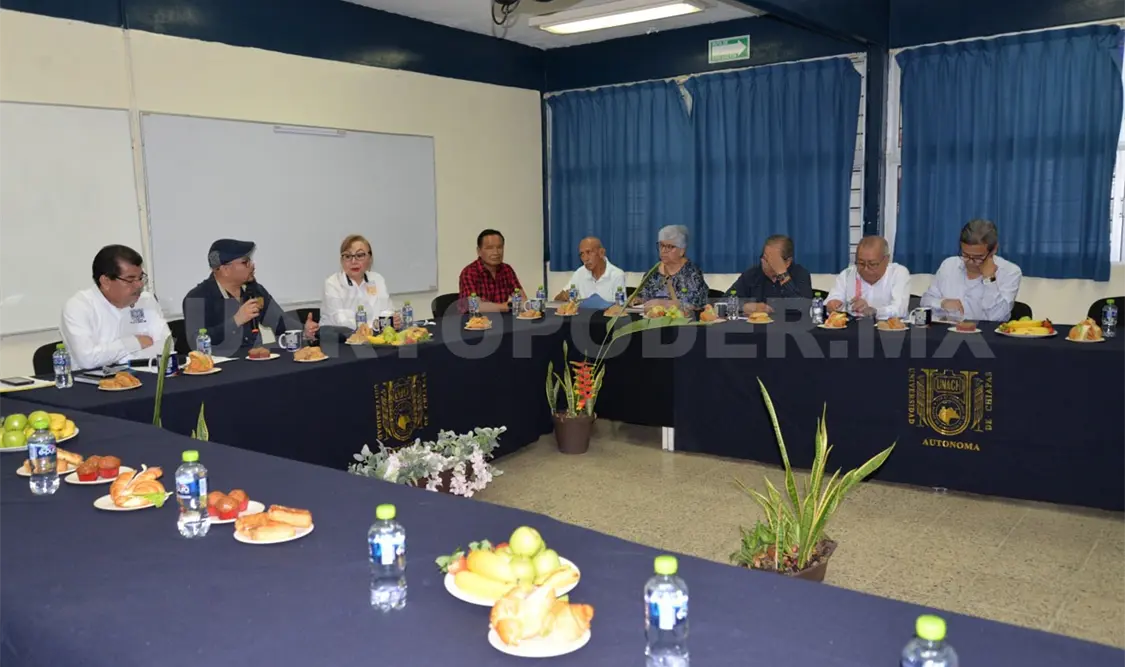 Realizan conversatorio por 50 años de la Unach