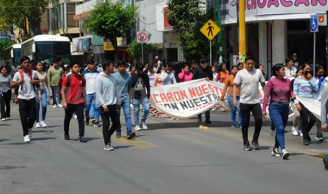 Normalistas hacen presencia en Tuxtla