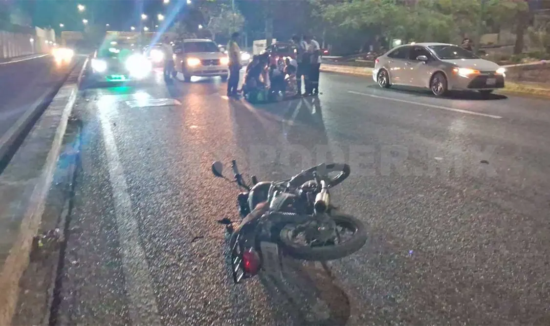 Embisten a un motociclista en el libramiento Norte