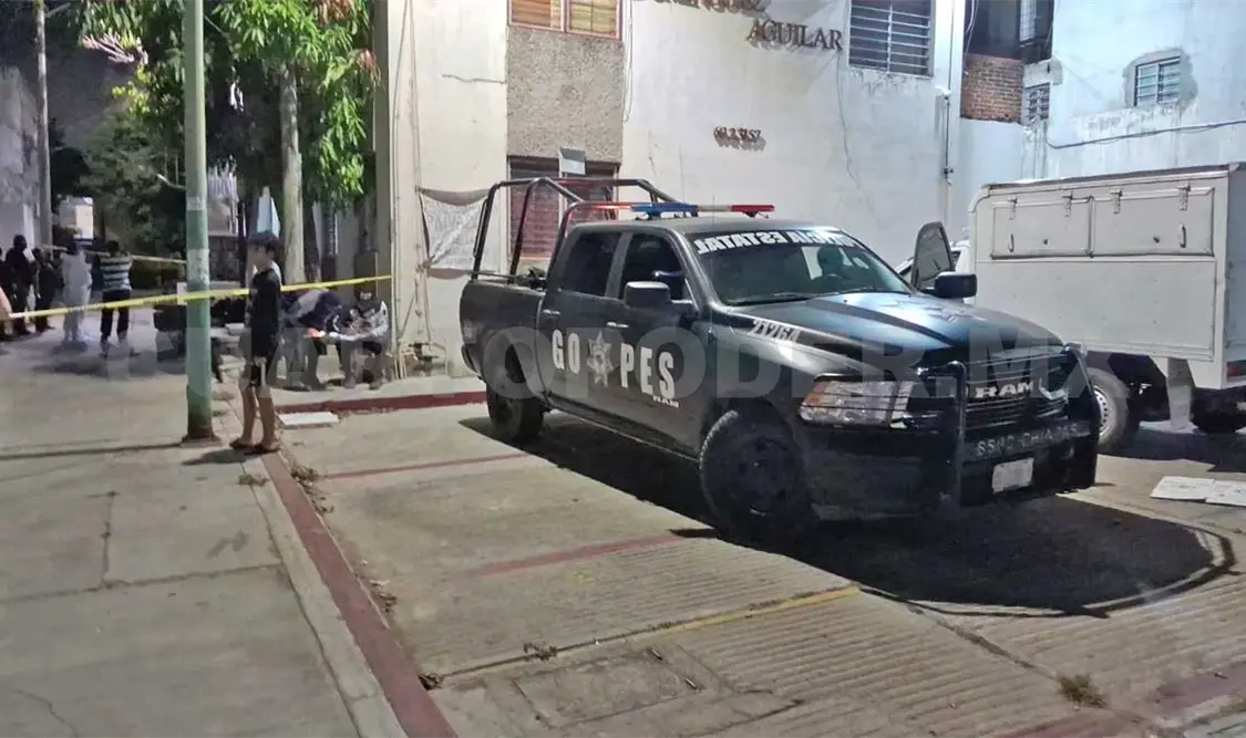 Hallan sin vida a mujer en losa de edificio