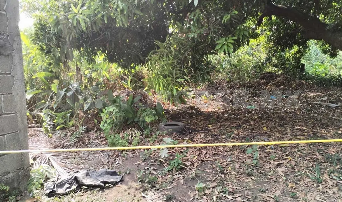 Localizan el cadáver de un hombre dentro de lote baldío