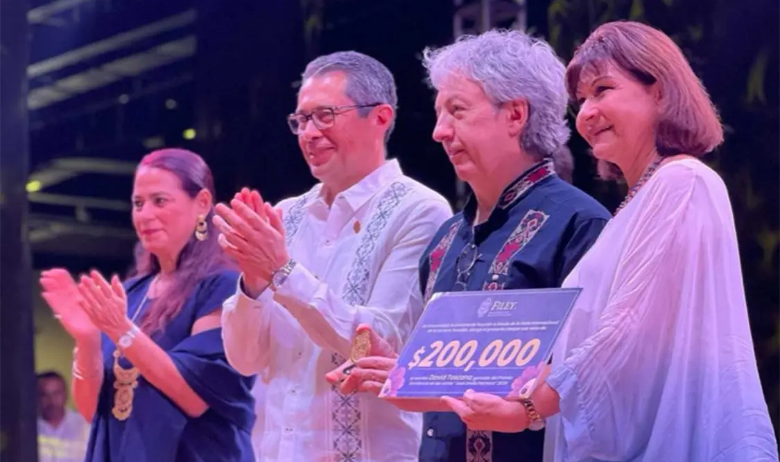 David Toscana fue merecedor del Premio a la Excelencia de las Letras. CP