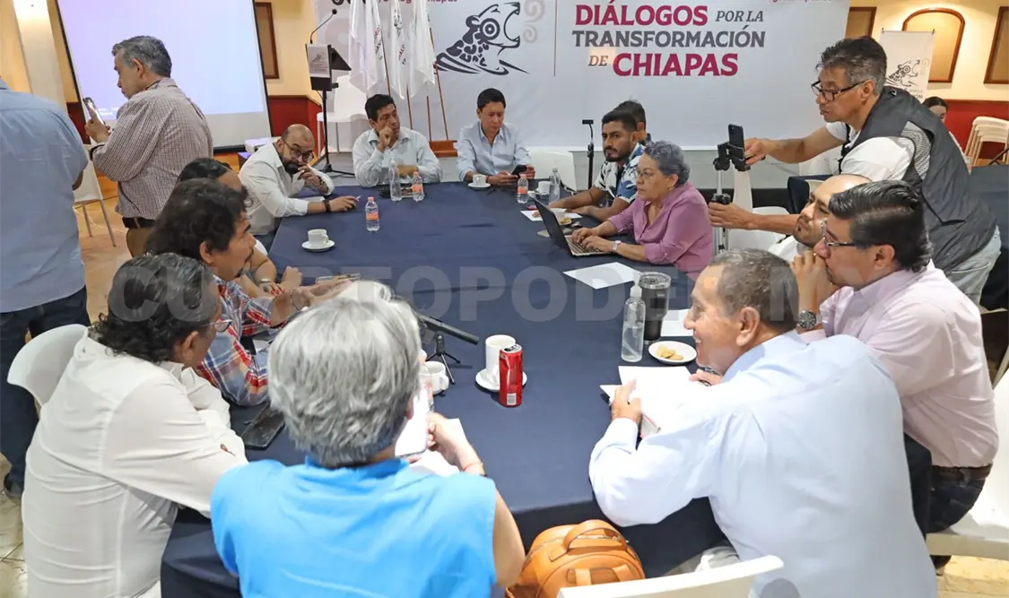 Periodistas y sociedad participan en Diálogos