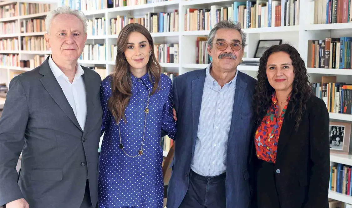 En la presentación de la novela. Cortesía