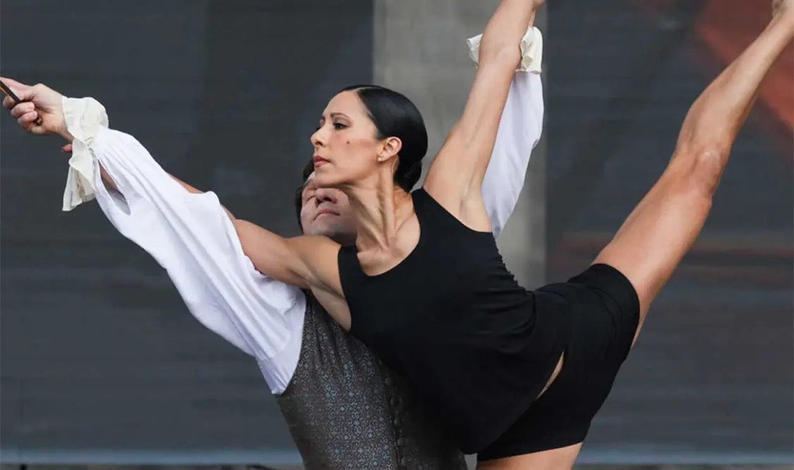 Elisa Carrillo en la clase masiva de ballet. CP