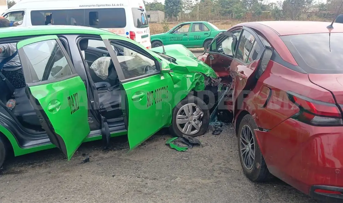 Choque entre particular y taxi deja tres lesionados