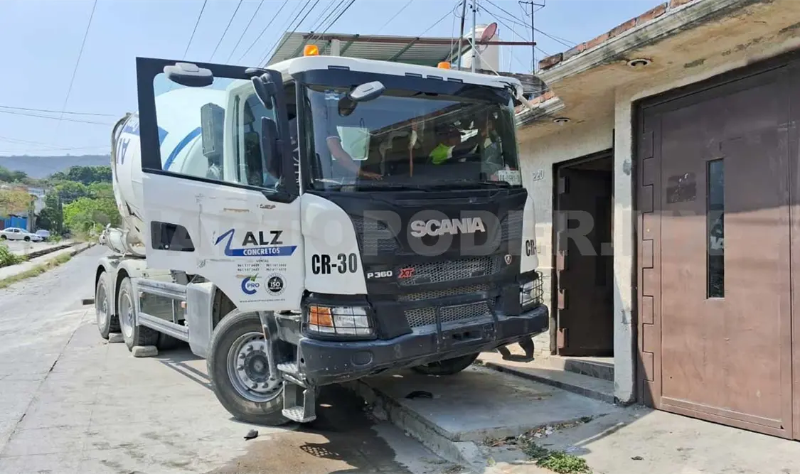 Termina aplastado por una revolvedora