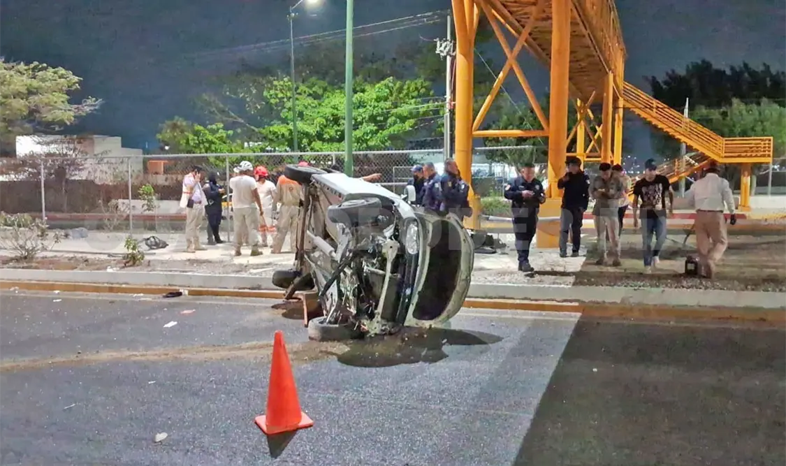 Vuelca automovilista en libramiento Norte