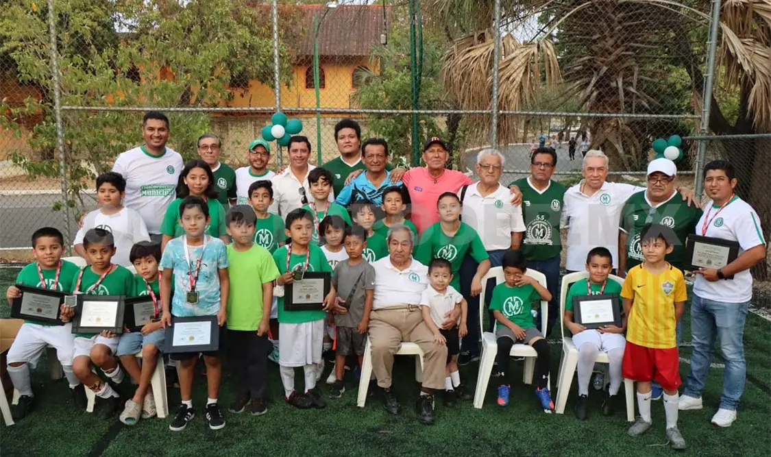 Academia del Municipal festeja aniversario