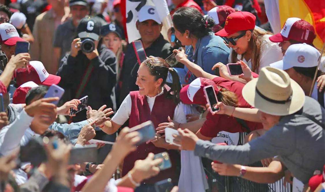 La candidata a la presidencia de México por la coalición Sigamos Haciendo Historia visitó este sábado el pueblo de Ramos Arizpe, Coahuila. El Universal