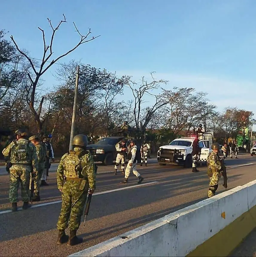 Continúan operativos del Grupo Interinstitucional en la Carretera Panamericana Tuxtla-Ocozocoautla y Autopista a Arriaga