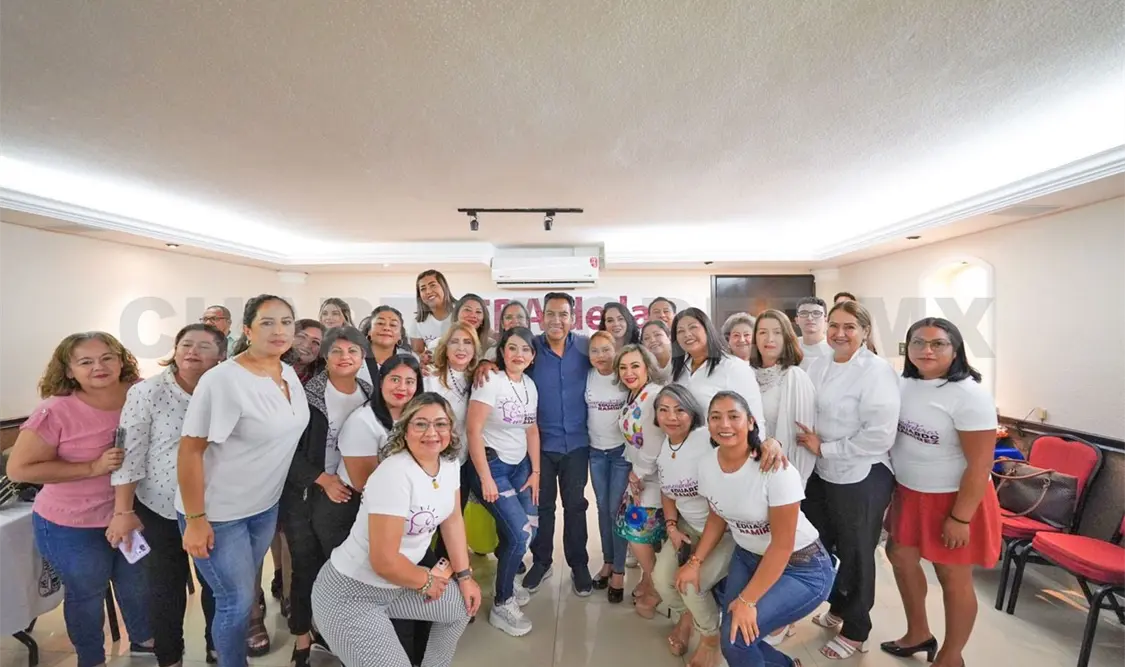 Eduardo Ramírez pondera labor de mujeres emprendedoras