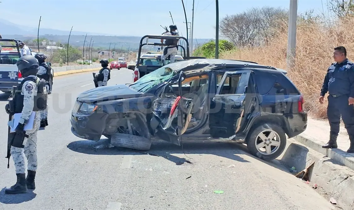 Vuelca una Jeep sobre la carretera a La Angostura