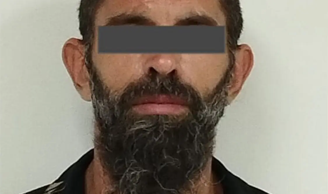 Detienen a hombre que es buscado por el FBI