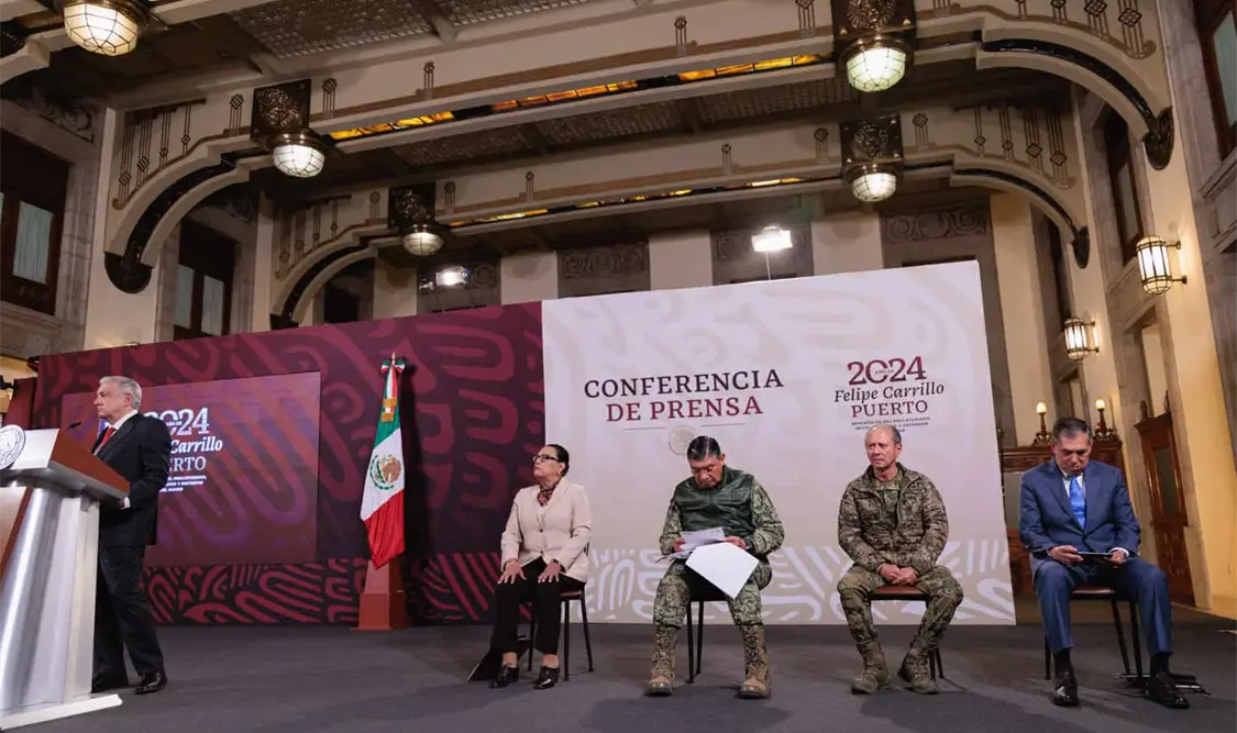 Ayer, López Obrador rechazó que vaya a dar alguna entrevista con cadenas o medios nacionales. El Universal