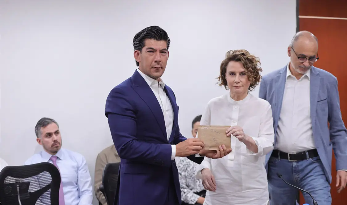 Periodistas alistan elección de 30 preguntas en debate