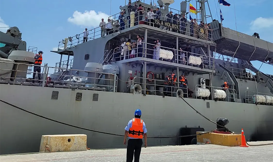 Llegan 34 mexicanos evacuados de Haití