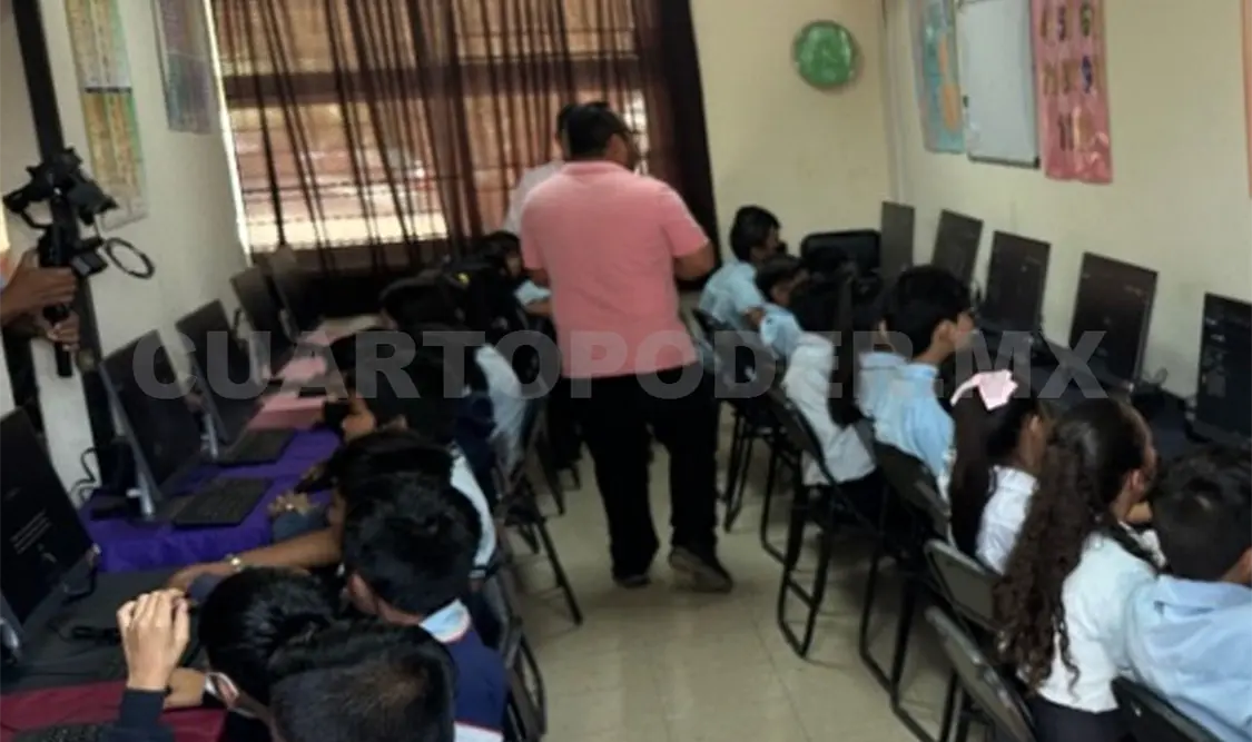 Iglesia dona equipo de cómputo en Chiapas