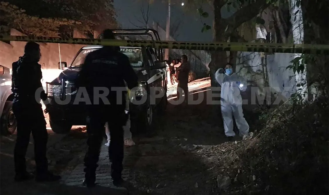 Hallan sin vida a mujer en un camino de terracería