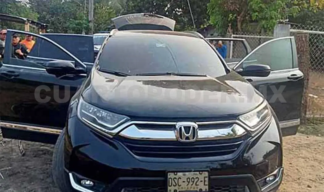 CR-V es abandonada con un arma larga M-16