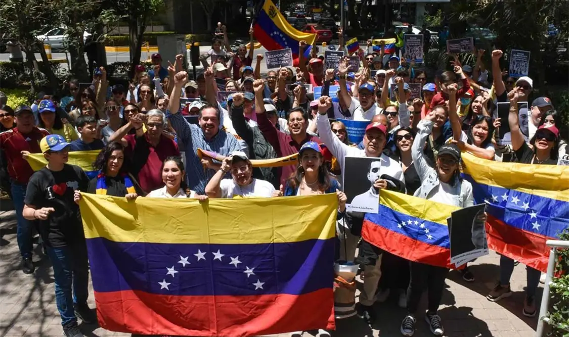 Venezolanos que viven en México se congregaron en una protesta pacífica en el Parque Lincoln. El Universal