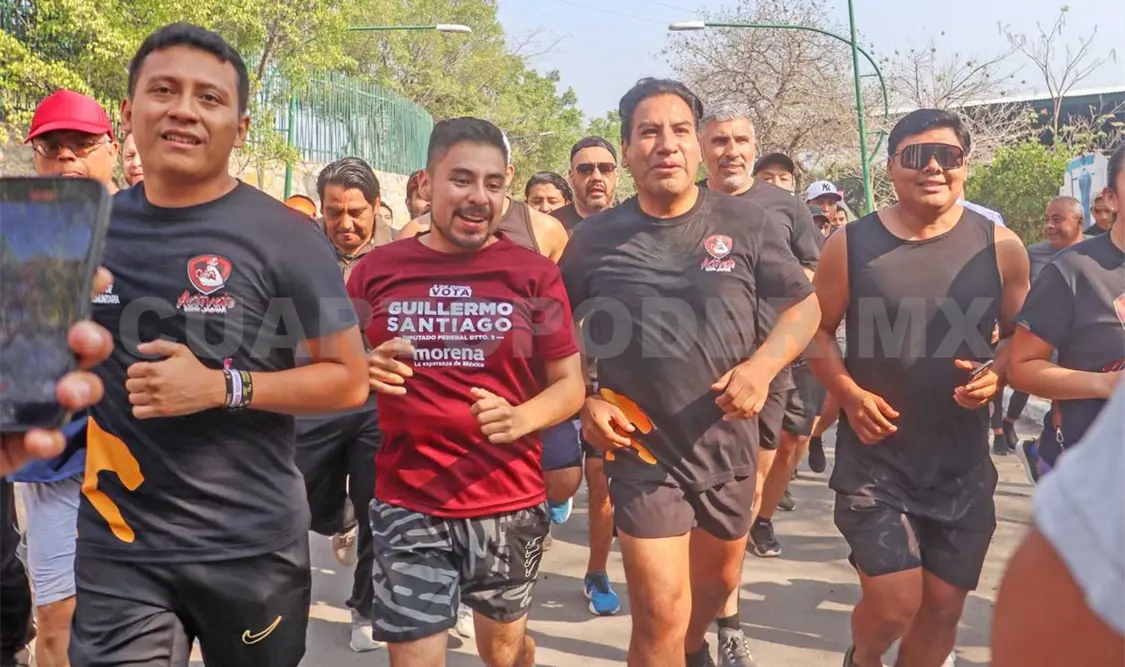 Luego de los ejercicios, el candidato a gobernador invitó a todos a recorrer el circuito del parque. Alan Pola/CP