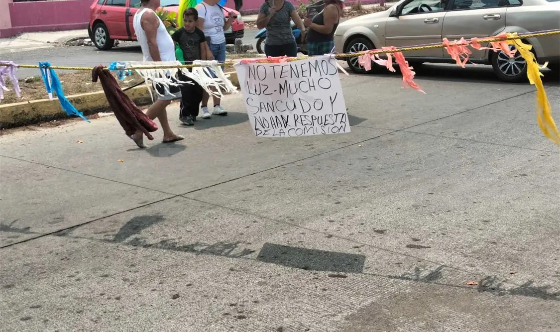 Protestan contra CFE por falta de energía