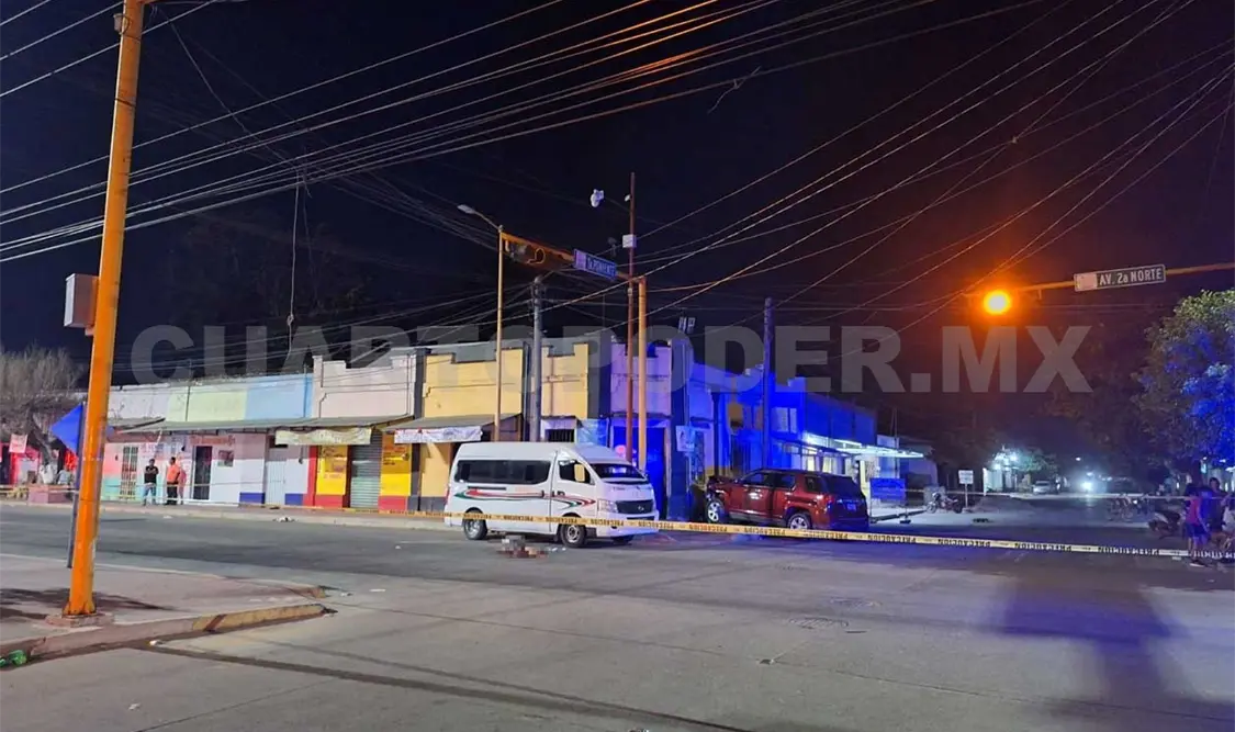 Muere en colisión entre camioneta y colectivo