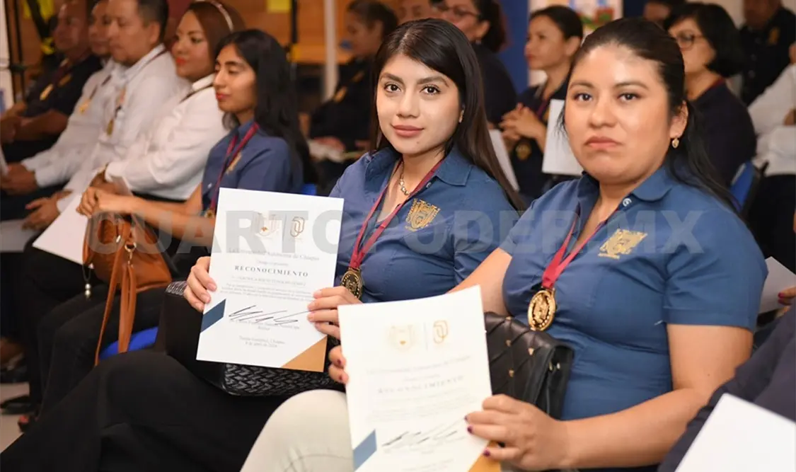 Entregan reconocimientos al personal administrativo