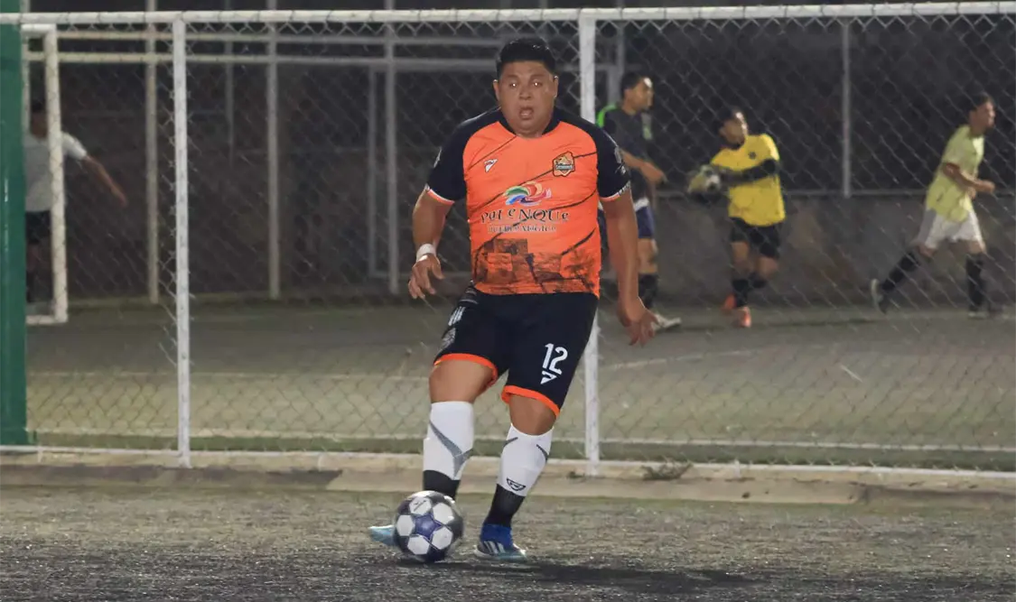 El equipo mostró su nueva playera y también su nueva cara, pues goleó a sus rivales. Alan Pola/CP