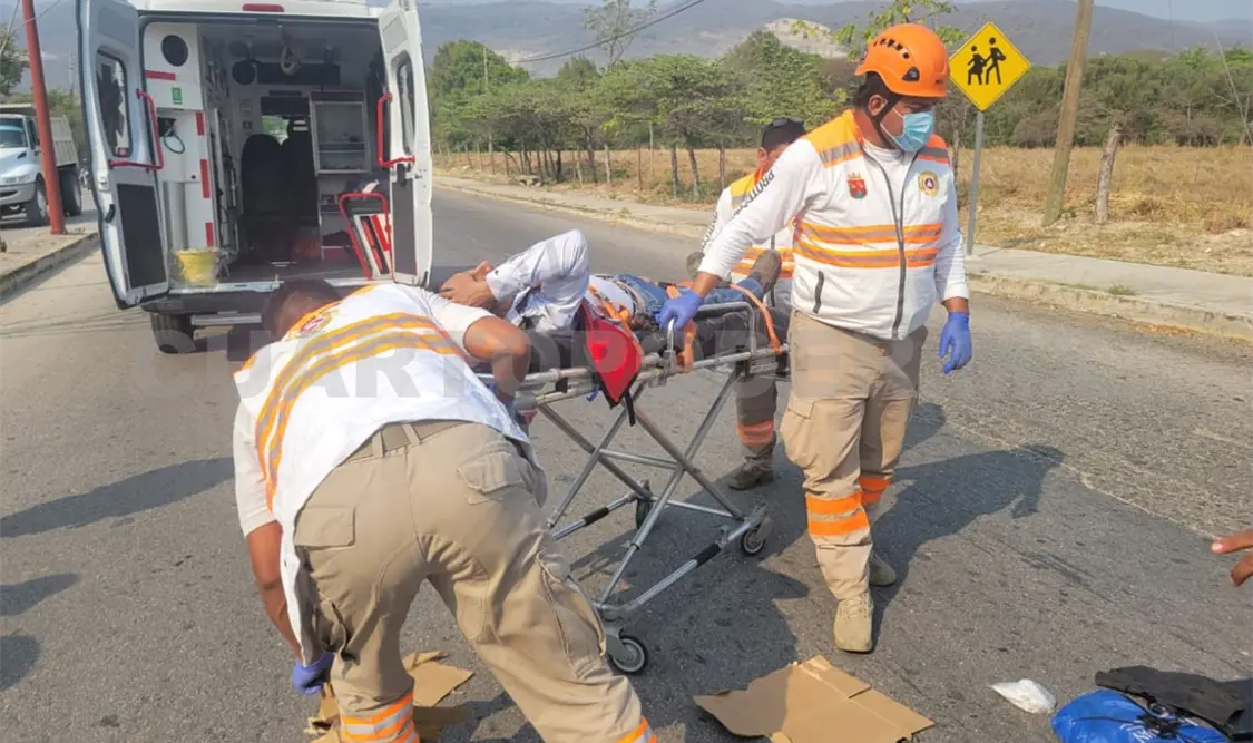 Derrapa motociclista en la carretera Emiliano Zapata