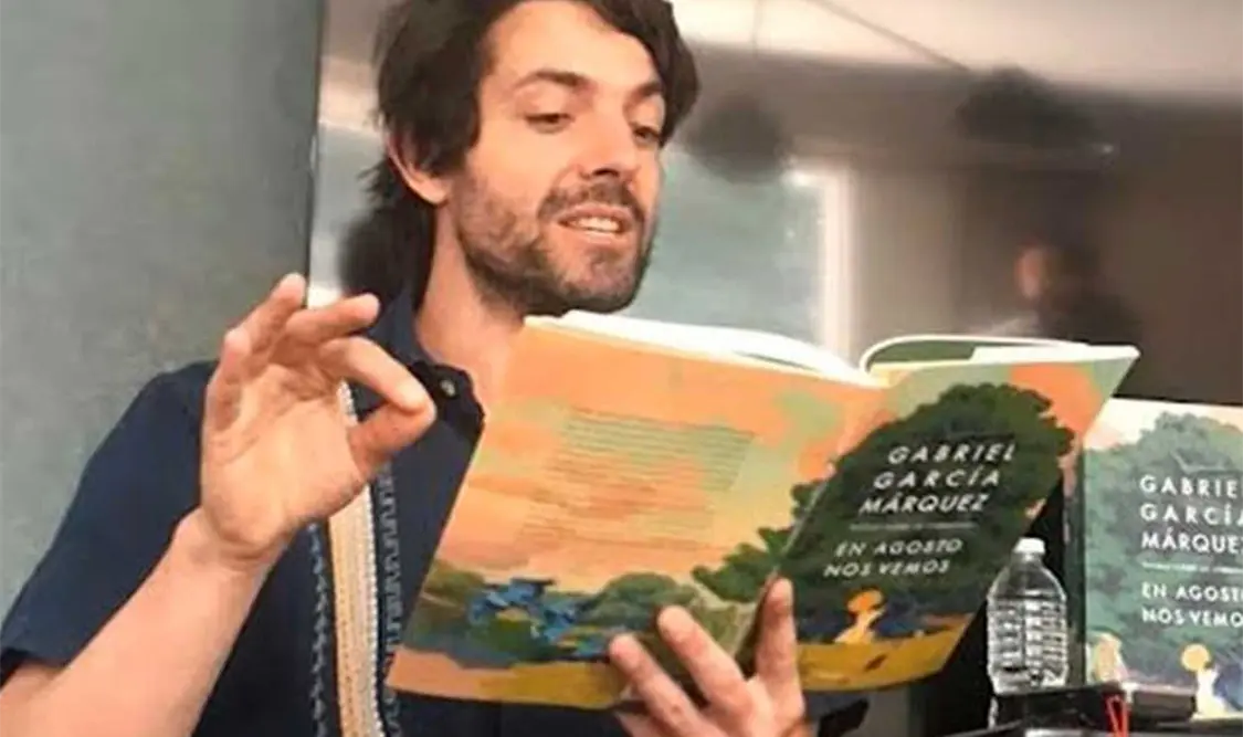 El audiolibro En agosto nos vemos dura dos horas y media. CP